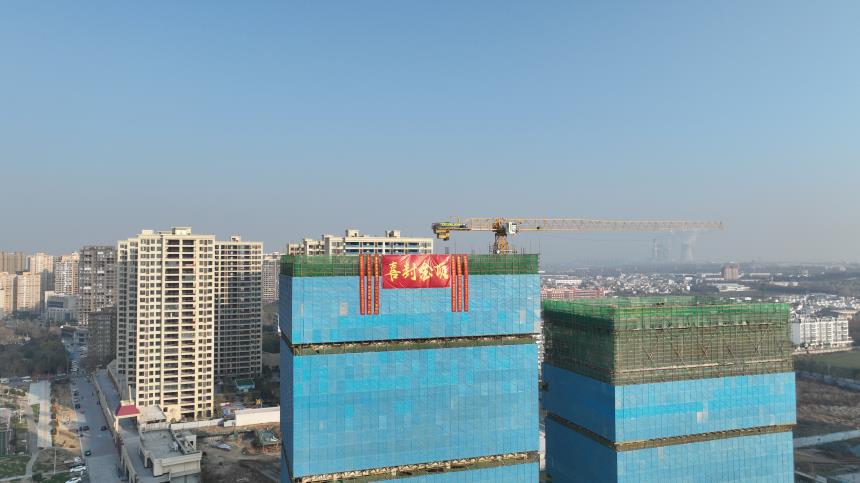 恭賀：內鄉(xiāng)縣金融街項目1#商業(yè)綜合樓喜封金頂